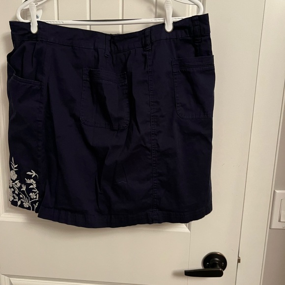 Blue skirt with embroidery size 16 by Karen Scott - Picture 3 of 4